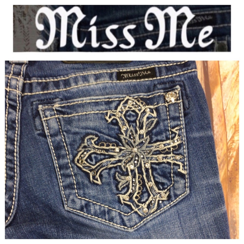 ☮️Miss Me JP547OM Bermuda Size 25